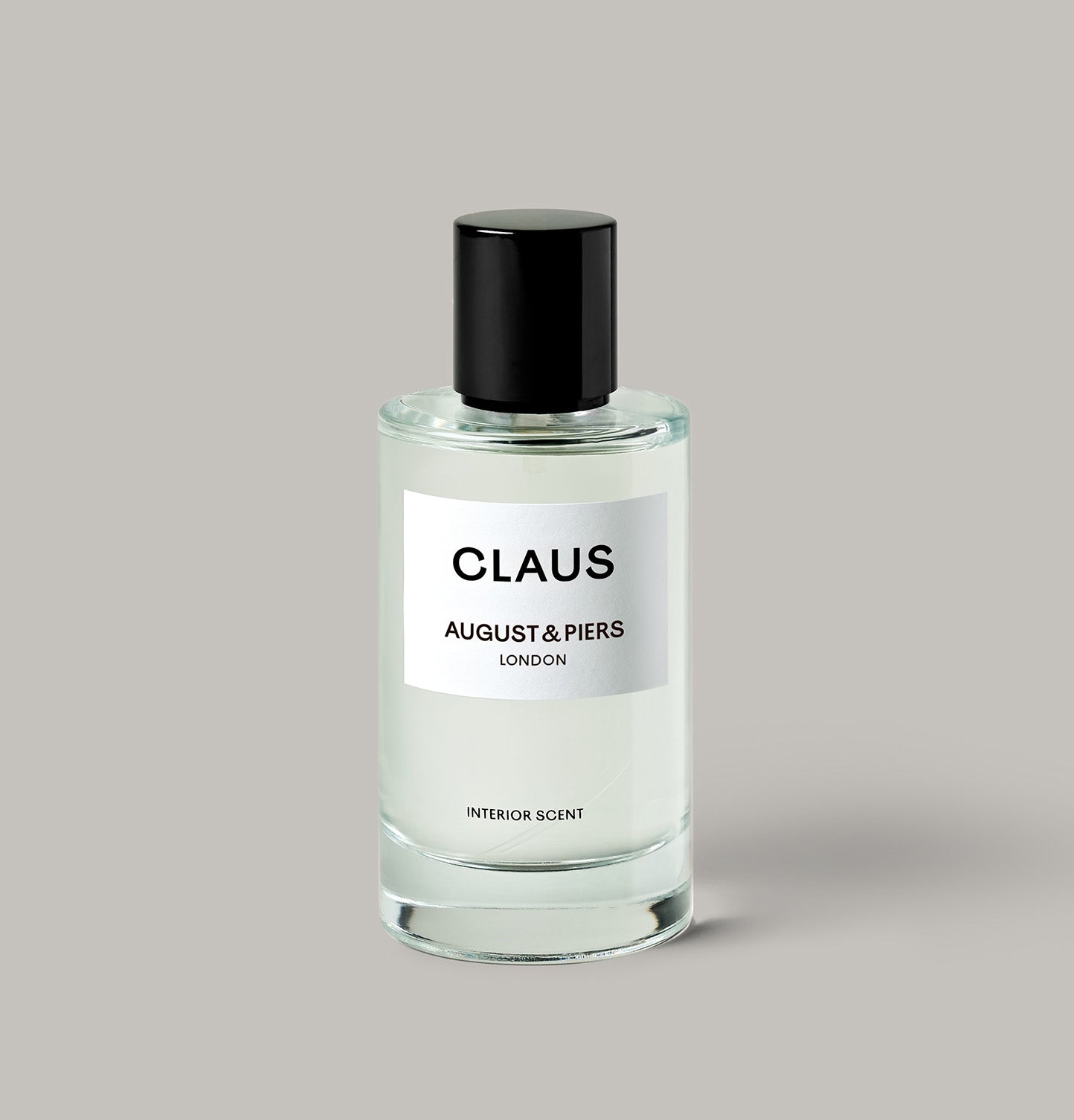 AUGUST&PIERS CLAUS room spray in glass bottle with – festive home fragrance with pine and cinnamon notes.